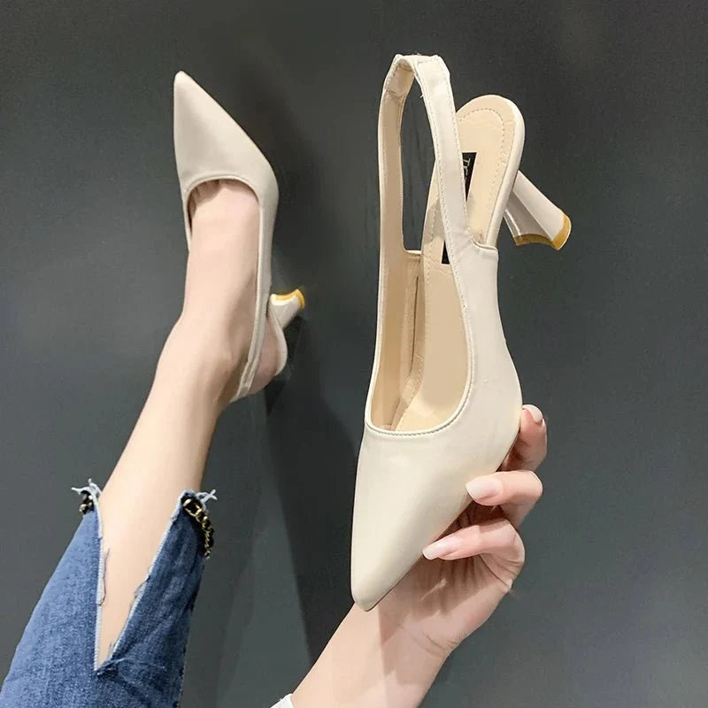 Pumps met Spitse Neus en Slingback Stijl